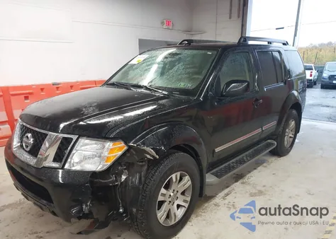 2012 Nissan Pathfinder Silver z USA, uszkodzony, nr VIN 5N1AR1NB8CC640319